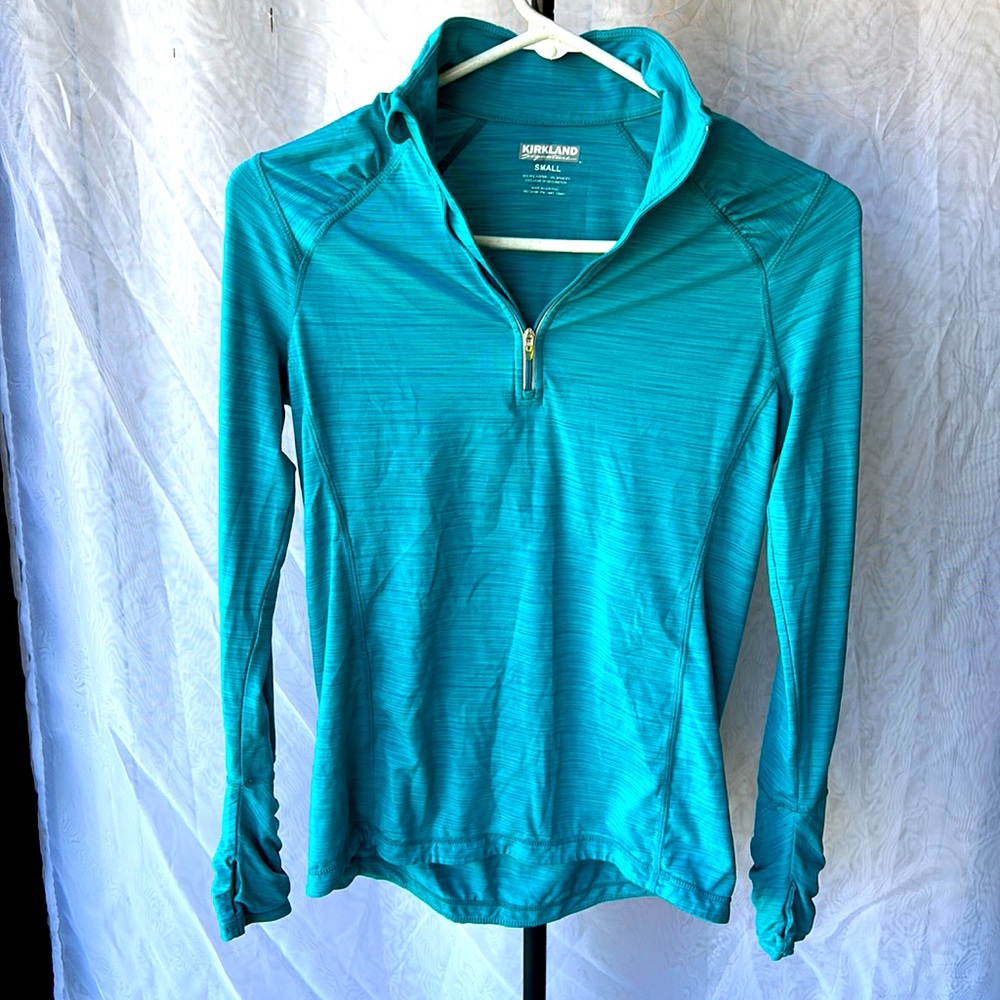 Athletic quarter zip shirt